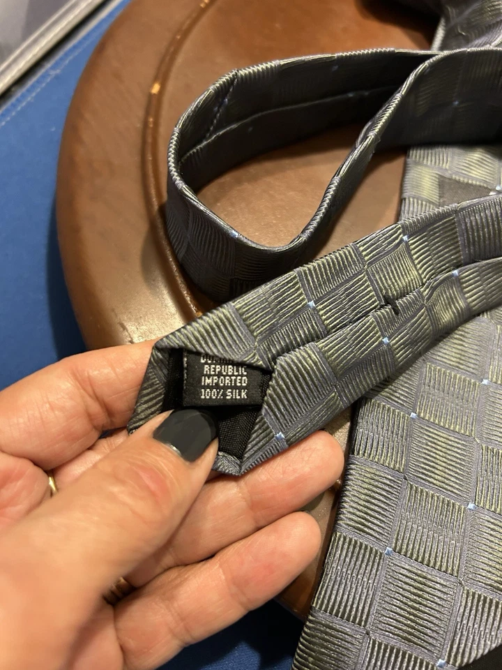 Corbata gris Crazy Horse A Clairborne Company para hombre 100 % seda importada Foto 4 de 4