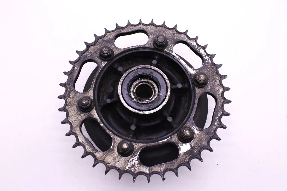 95 KAWASAKI NINJA ZX6R OEM CUBO DE SUPORTE DE RODA DENTADA TRASEIRA R9.BX30 - Imagem 2 de 4