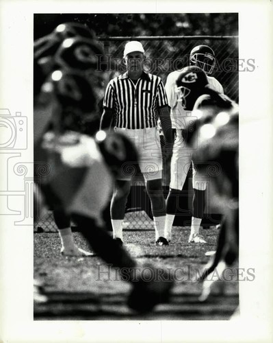 1989 Press Photo Referee Ken Bradshaw kept watch on the Chiefs - lra06547