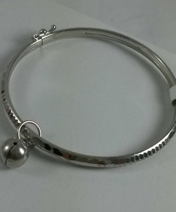 18k-White-Gold-Diamond-Cut-Bangle-6-7-Grams-women-5-5-034