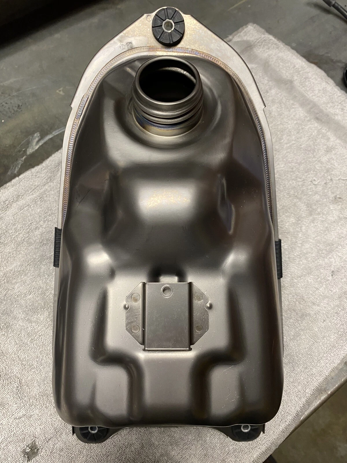 ホンダ　CRF450R 純正タンク　2018 s-l1600.webp