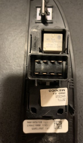 07 - 14 YUKON Suburban Tahoe Escalade REAR RIGHT SIDE POWER WINDOW SWITCH Used - Picture 4 of 4