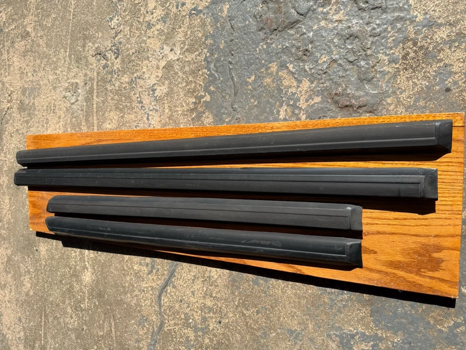 Juego de molduras de puerta inferior para 4 puertas vintage sueco Volvo 740 Turbo sedán o vagón  Foto 2 de 3