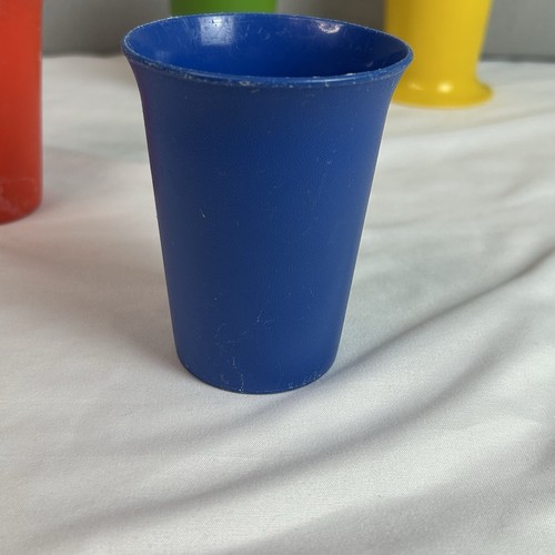 Yellow Flower Design Tupperware 1318-15 Footed Sippy Cup W/ Lid + 3 Kids Cups - Picture 9 of 9