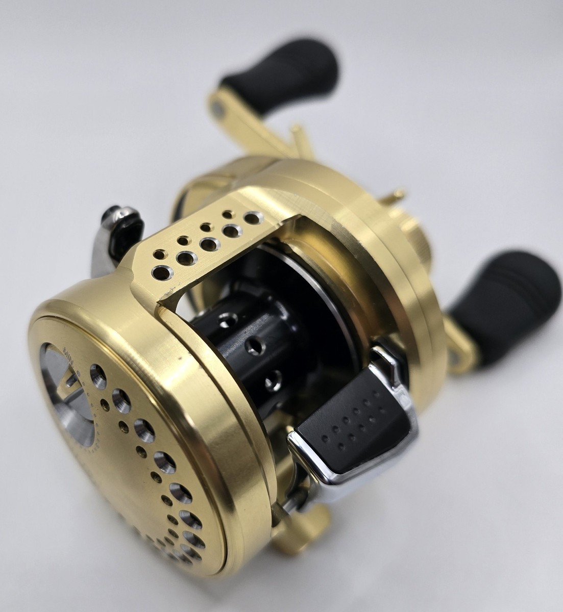 Shimano 14 Calcutta Conquest 200 Baitcast Reel Right Hand from