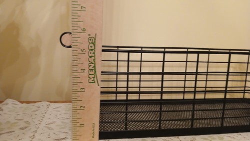 Cesta decorativa de mesa de alambre de metal negro de alta resistencia con asas de madera - Imagen 6 de 9