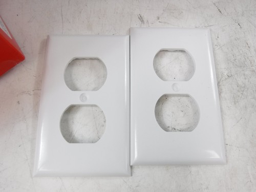 250 Pack Legrand 1-Gang Thermoset White  1 Duplex Receptacle Opening Wall Plates - Bild 2 von 7