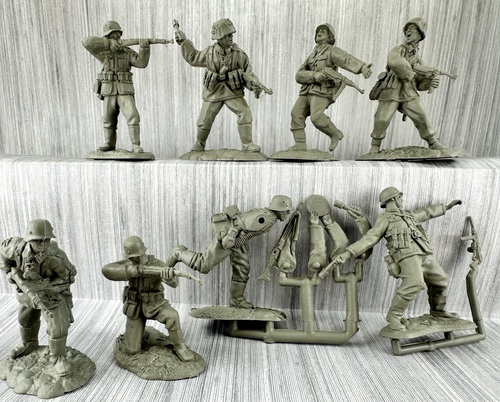 Conte Collectibles WWII Lot Of 8 German Toy Soldiers 54mm