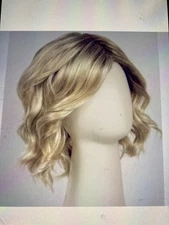 JON RENAU JANUARY WIG NWT  COLOR LAGUNA BLONDE petite