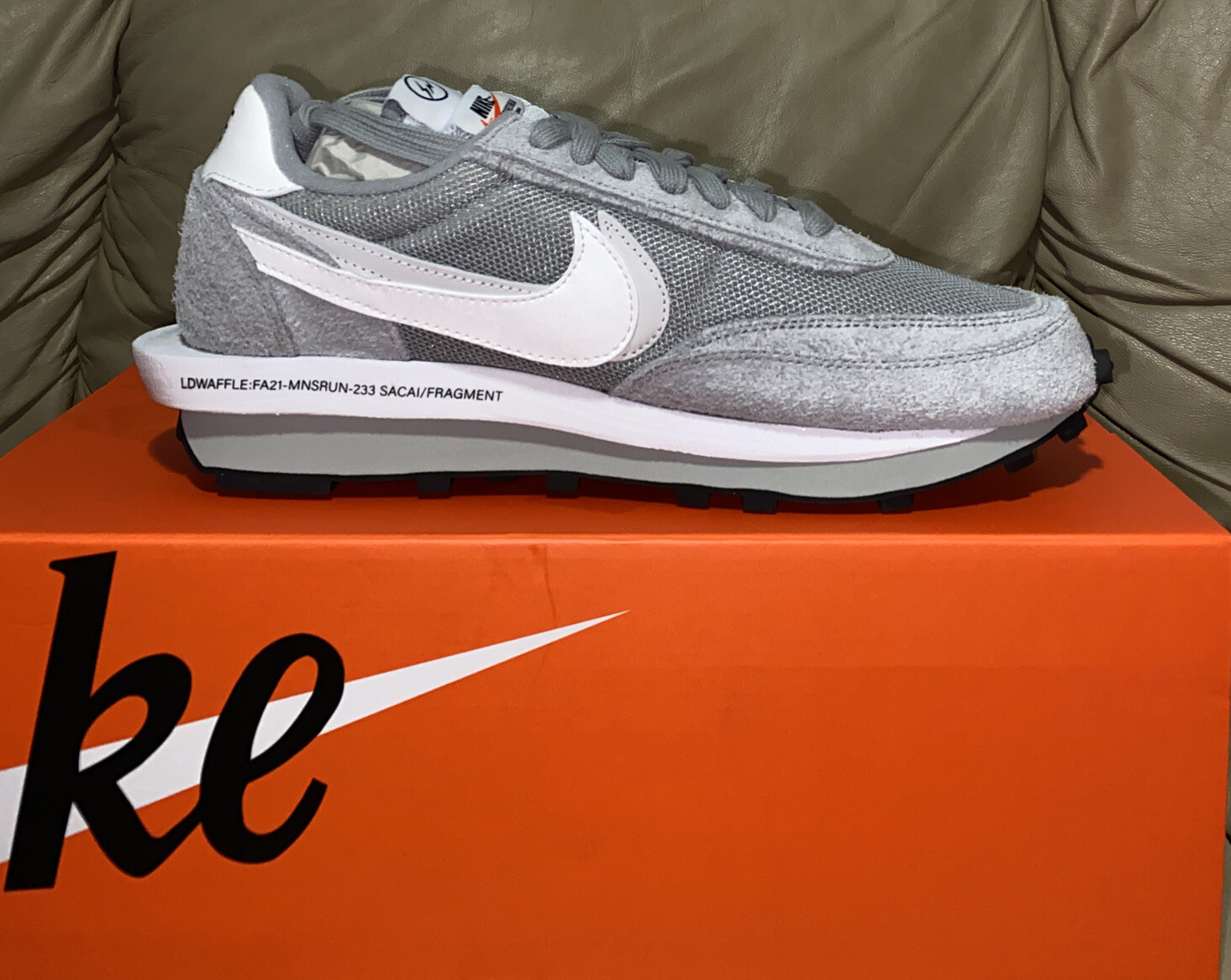 SACAI X NIKE Nike LD Waffle x sacai x Fragment DH2684 001 taglia 11 in mano