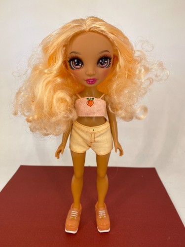 MGA ☆ Rainbow High / Shadow High ☆ Series 3 Classic : Georgia Bloom - Doll - Picture 2 of 4