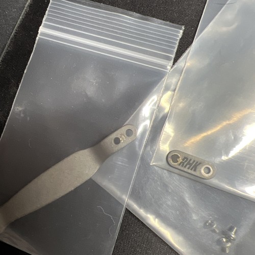 POCKET CLIP & FILLER TAB SET  TITANIUM ENGRAVE  TOTAL ECLIPSE  WORKING FINISH - Imagen 3 de 3