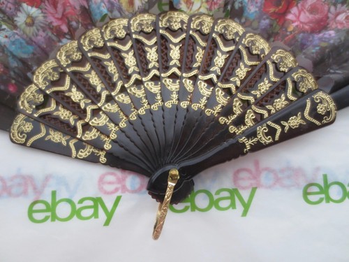 Old Vintage Antique HAND HELD BLACK LACE FAN Gold Feminine Flowers ARTIST SIGNED - Picture 3 of 12