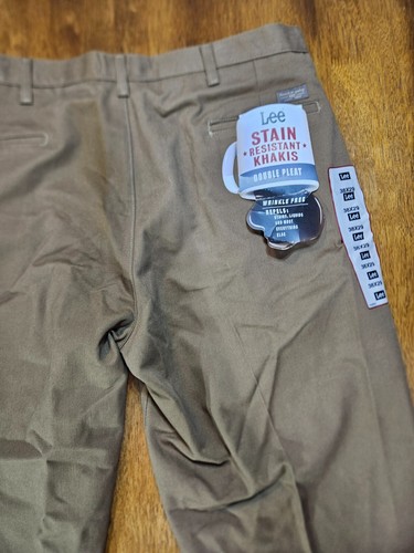 NEU Lee Performance Khakis Hose Herren 38x29 braun schmutzabweisend doppelt plissiert - Bild 22 von 24