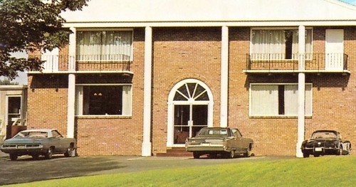 Gen-1 '58 Chevy Corvette AT Condor Motor Lodge & Restaurant, Fredericton, NB - Picture 2 of 3