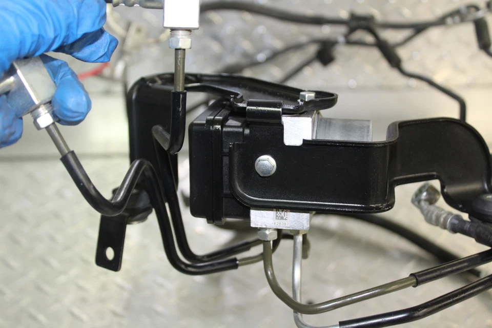 2016 铃木 GSXS1000 ABS PUMP UNIT 模块 55610-04K00 — 第 4/4 张图片