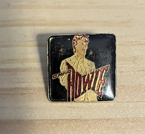 DAVID BOWIE Pin Vintage 80s 1980s  Pin Pinback button / Lapel - Picture 1 of 3