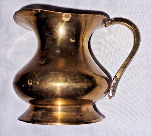 Jarra pequeña decorativa vintage de latón hecha en la India de 2,5" de alto - Imagen 4 de 4