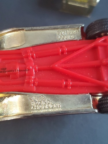 Hot Wheels Racing Champions 1:64 #94 Bill Elliot Mcdonalds 1932 Ford Gold Chrome - Picture 6 of 7