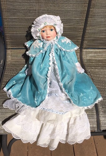 William Tung Doll Beautiful Large 24”Blonde Hair Blue Eyes Turquoise Dress - Picture 8 of 9