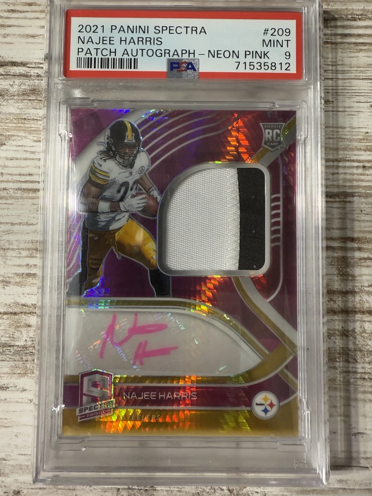 Najee Harris Panini Spectra #209 Patch Autograph-Neon Pink