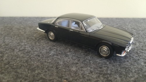 1/43 Vanguards Daimler Spvereing Jaguar Dark Blue 1/43 VA08800 - Foto 3 di 8