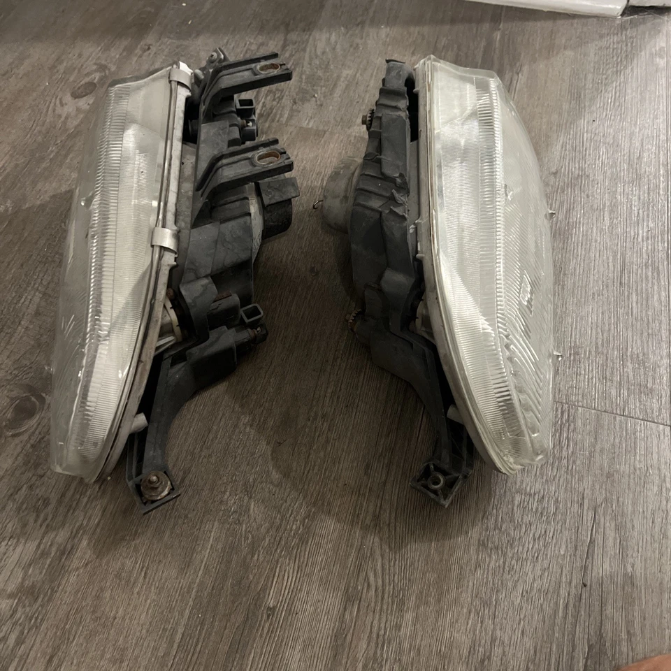 JUEGO DE FAROS DE CRISTAL HONDA CIVIC 1992-1995 OEM (uno con pestañas rotas) Foto 3 de 4