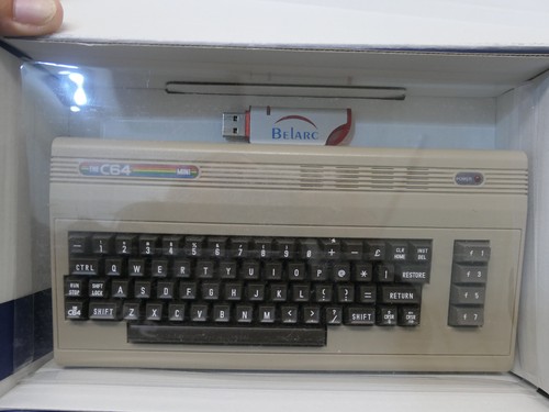 Mini Consola Videojuegos C64 64 Juegos Modelo RGL001 - Imagen 2 de 10