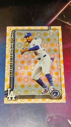 Mookie Betts 2025 Topps Series 2 MLB Baseball - Sun Variation #500 L.A Dodgers ⚾