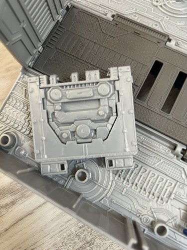 Transformers WFC Earthrise Leader Class Optimus Prime W Nonnef Upgrade Kit Compl - Picture 8 of 8