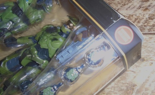 HALO MASTER CHIEF 20TH ANNIVERSARY 2 PACK - Picture 4 of 4