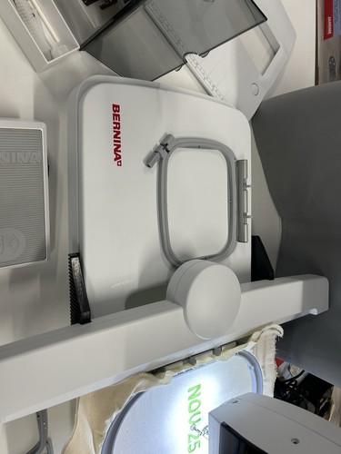 Bernina B780e Sewing And Embroidery Machine With BSR - Picture 9 of 15