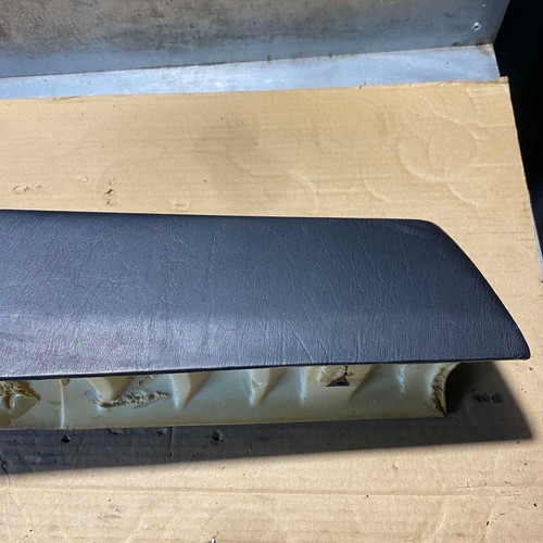 Consola central interior negra Mercedes-Benz W124 - Imagen 5 de 15