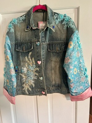 unique embellished denim jacket Mfi-Jean'' and ''Maggie.'' M / US 8-10·