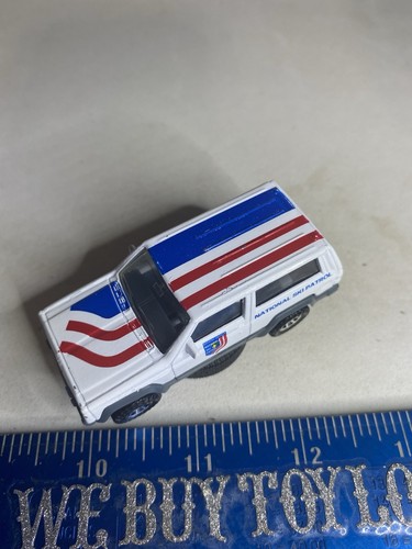Matchbox MB 27 Jeep Cherokee National Ski Patrol White Body 4x4 DieCast SUV - Picture 2 of 7