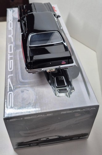 1971 Pontiac GTO Judge GMP Diecast 1:24 Replica Car - Black - Picture 5 of 16