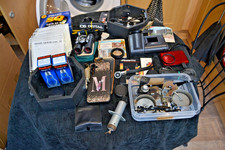 LARGE MIXED LOT OF CAMERA/PHOTOGRAPHIC ACCESSORIES.