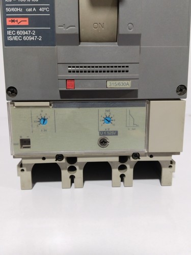 SCHNEIDER ELECTRIC CVS630F MOULDED CASE CIRCUIT BREAKER 630A 3P 36KA - Foto 5 di 9