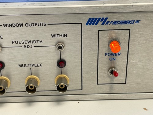 F9:  WPI World Precision Instruments 121 Window Discriminator Isolator - Picture 2 of 12