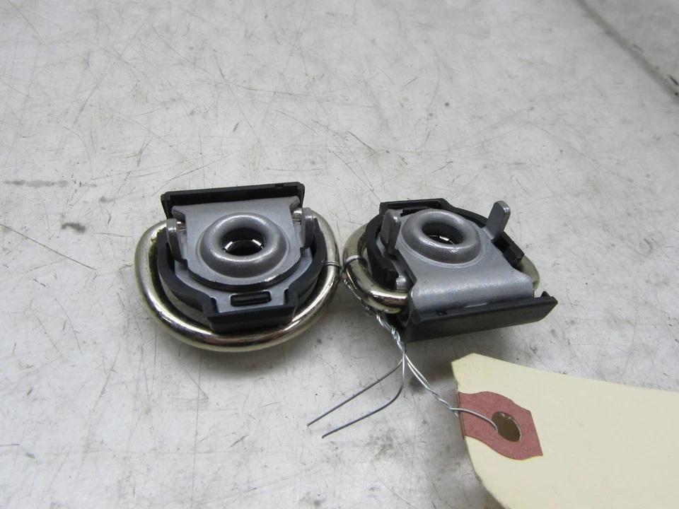 Комплект из 2 оригинальных крючков для заднего багажника грузовых автомобилей BMW 328xi F30 2012-2016 годов выпуска - Изображение 4 из 4