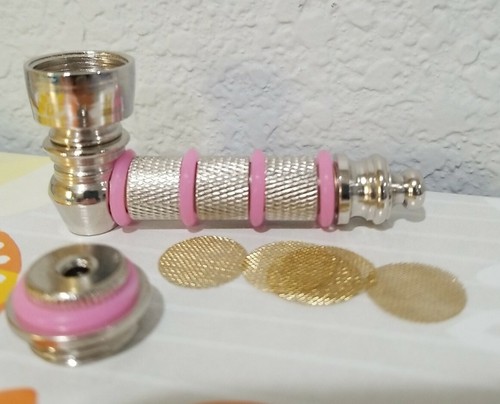 Pipa de fumar de metal rosa 3 y 3/4" con pantallas - Imagen 5 de 5