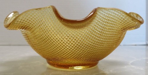 Light Amber Colored Diamond Cut Ruffle Bowl - Possibly Indiana Glass? - Picture 2 of 6