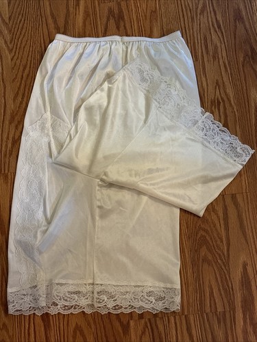 Vintage Dessous satiniert Nylon Spitze Shorts Streichholz 34 36 - Bild 3 von 9