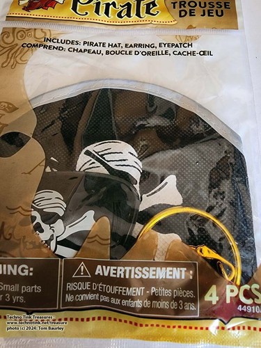 44910A - Pirate Playset: Pirate Hat, Earring, and Eyepatch - Picture 6 of 7