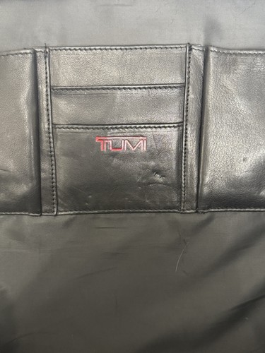 Vintage TUMI - Calzoncillo organizador expandible para computadora portátil en negro con correa, cuero suave - Imagen 16 de 24