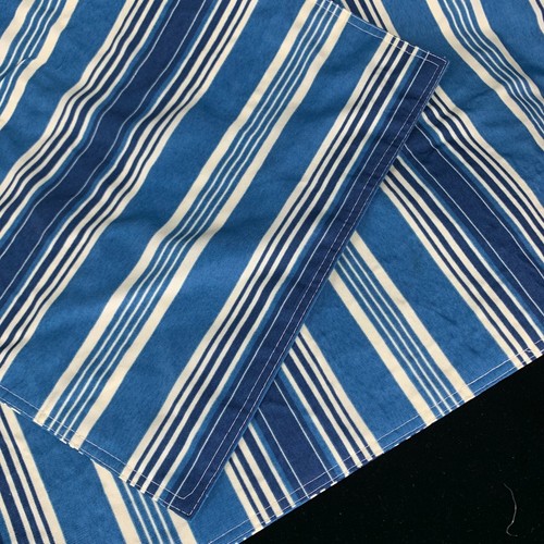 New Waverly 4 Placemats Blue and White Striped 18X12in Reversible Excellent Gift - Picture 3 of 8