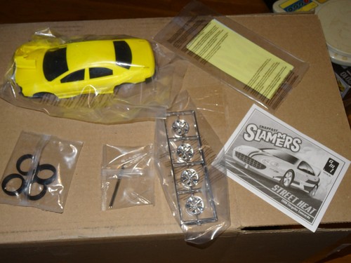 AMT Slammers Street Heat 1998 Chrysler Concorde 1/25 scale #AMT1227M/12 Model - Picture 7 of 7