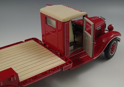 DANBURY MINT 1933 BUDWEISER INTERNATIONAL DELIVERY TRUCK 1/24 SCALE DIE CAST NIB - Picture 7 of 10