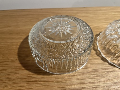 Two Pressed Glass Snack Bowls 4.5 x 2.25 And 4.25 x 1.5 inch Star Pattern Clear - Picture 11 of 13