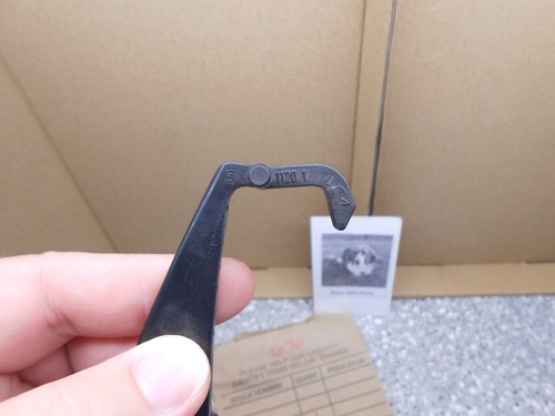 Enclavamiento de acelerador Stihl OEM 1120 182 0805 - Imagen 2 de 2